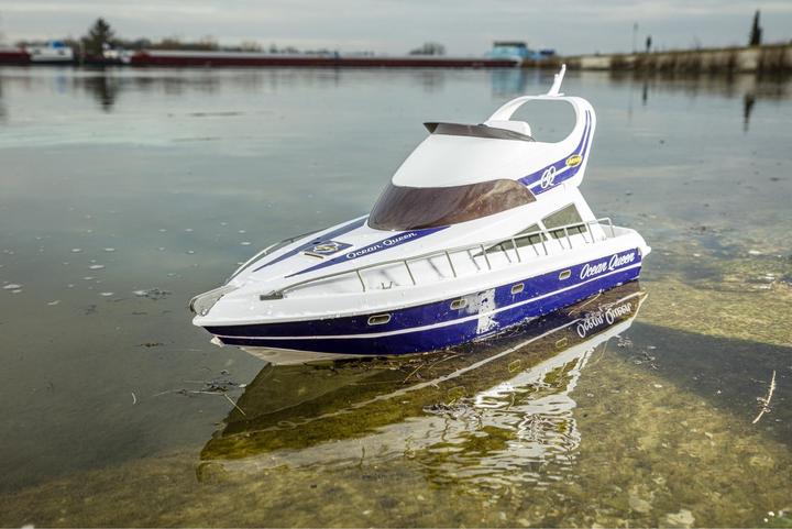 Actual product image Carson RC Sport Ocean Queen RC Beginner Motorboat RtR