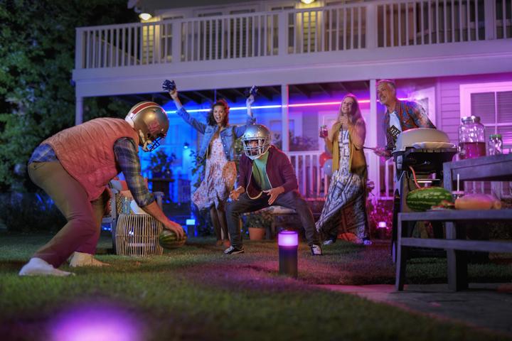 Produktbild Philips Hue Outdoor Lightstrip 5m DE-Stecker (Mehrfarbig, 500 cm, Outdoor)