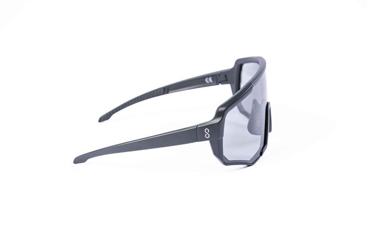 Actual product image Coast Optics Nita XL Sportbrille schwarz mit Photochromen Glas (Black)