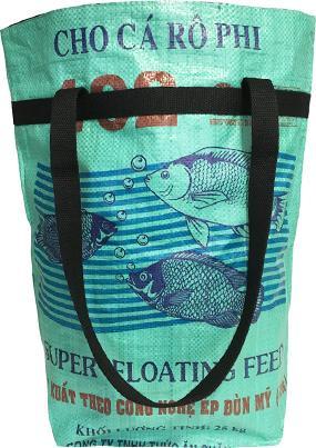 Produktbild Bekos Upcycling - Grosse Einkaufstasche aus recycelten Fischfuttersäcke grün