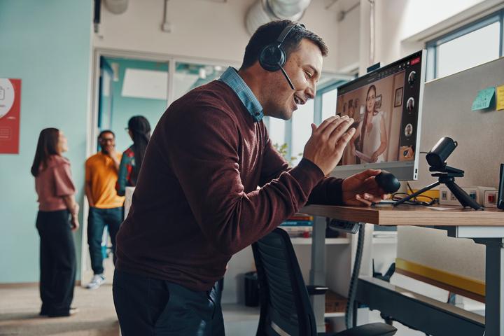 Produktbild Poly Voyager Focus 2 UC (Kabellos, USB-A)