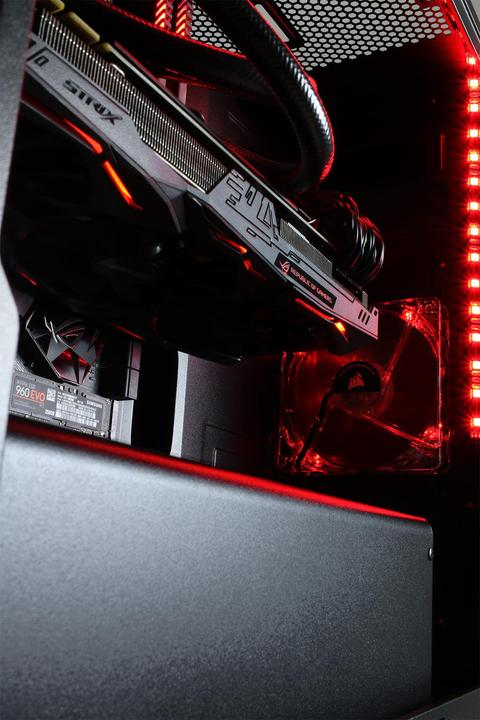 Produktbild Mifcom SAVAGE - ZGS Edition - refurbished (Intel Core i7-7700K, 16 GB, 250 GB, GeForce GTX 1080)