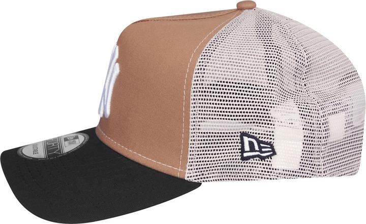 Actual product image New Era 9Forty Snapback Trucker Cap - New York Yankees Khaki