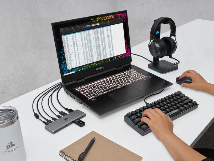 Actual product image Corsair USB 100 (USB-C, 7 Ports)