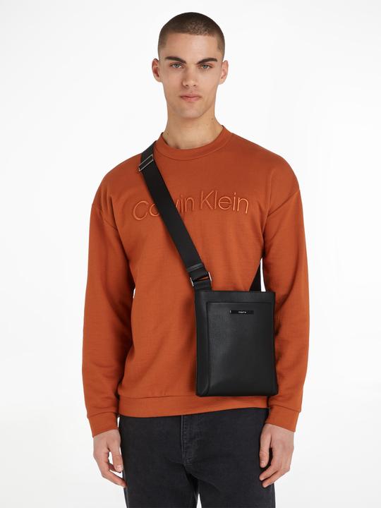 Actual product image MGA Na (49% POLYURETHANE, 51% RECYCLED POLYESTER)