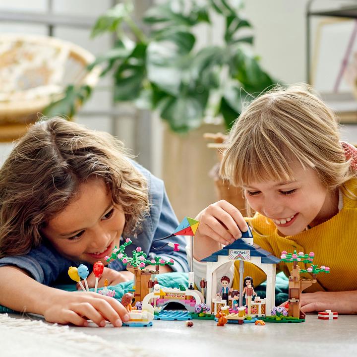 Actual product image LEGO Friends - Heartlake City Park (41447, LEGO Friends)