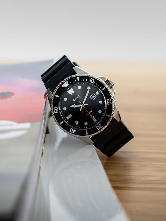 Image du produit Casio Collection (Montre avec pierre précieuse, 44 mm)