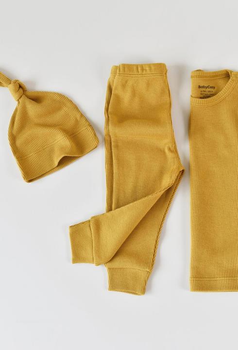 BabyCosy Set. Hose. T-shirt langarm. Mütze