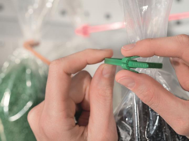 Actual product image HellermannTyton REZ 200 reopening truss (Plastic cable ties, 200 mm, 100 pcs.)