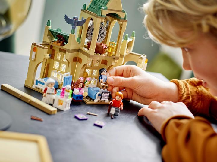 Actual product image LEGO Hogwarts Hospital Wing (76398, LEGO Harry Potter)