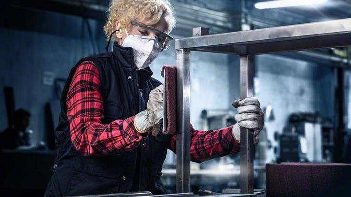 Productafbeelding Bosch Professional Zubehör Expert N880 Vliesrol voor handschuren, 100 mm x10 m, voor alle doeleinden, 10-delig. (Zeer fijn)
