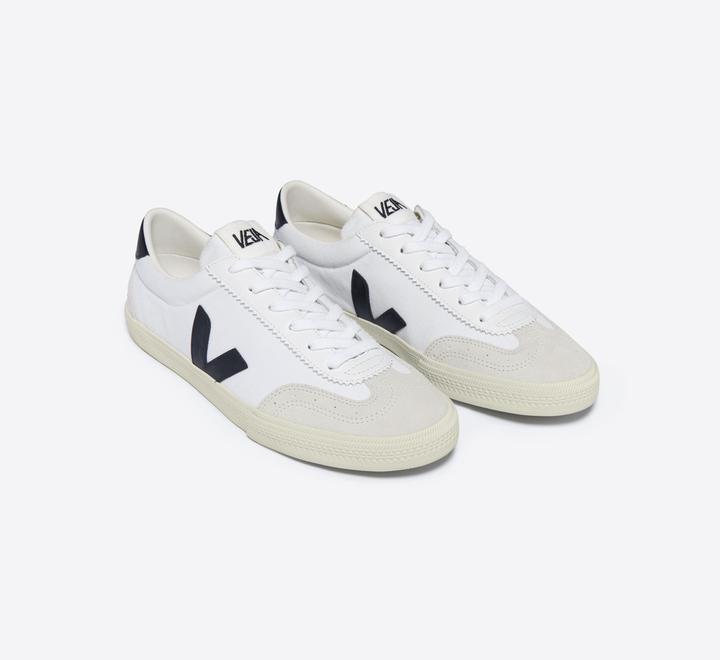Actual product image Veja Volley (42)