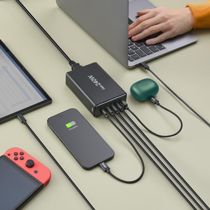 Productafbeelding Hama Laadstation 5 poorten, GaN, snellader, 4xUSB-C, 1xUSB-A, PD, 240 W, SW (240 W)